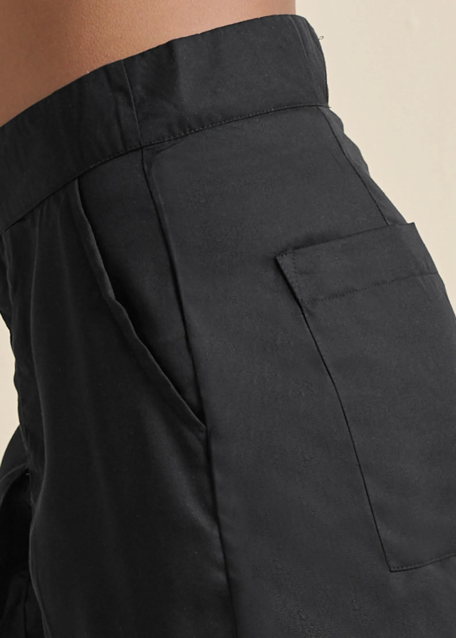 High-Waist Walking Shorts - Black